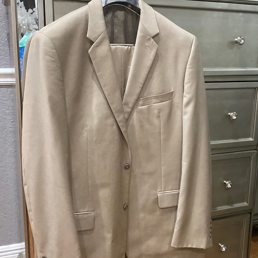 Calvin Klein 44L men suit Cream color